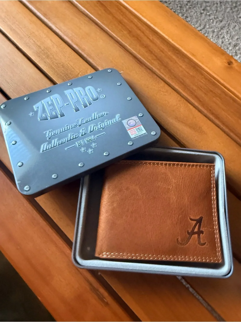 ZEP-PRO Chestnut Brown Leather Men's Bifold Wallet with Debossed 'A'